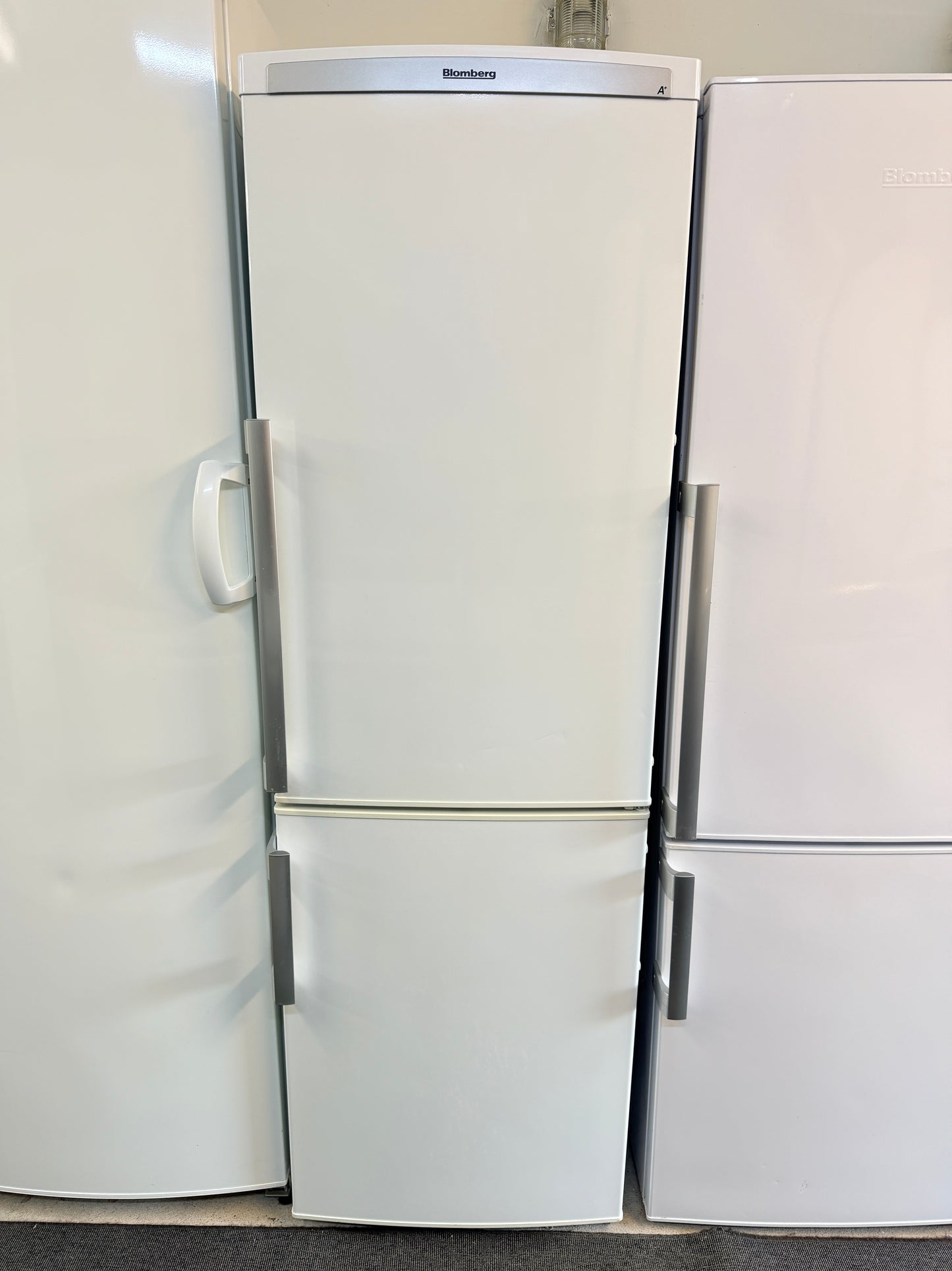 ❄️ Blomberg kyl/frys – smal modell, endast 54 cm bred! ❄️
