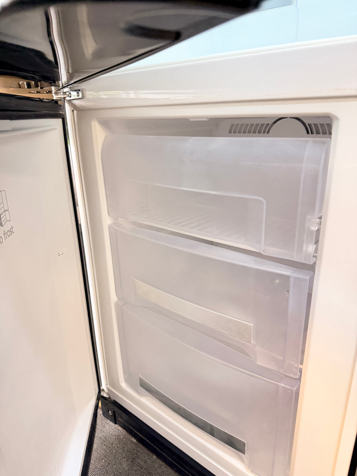 ✨ SMEG RETRO KYL/FRYS – SVART ✨