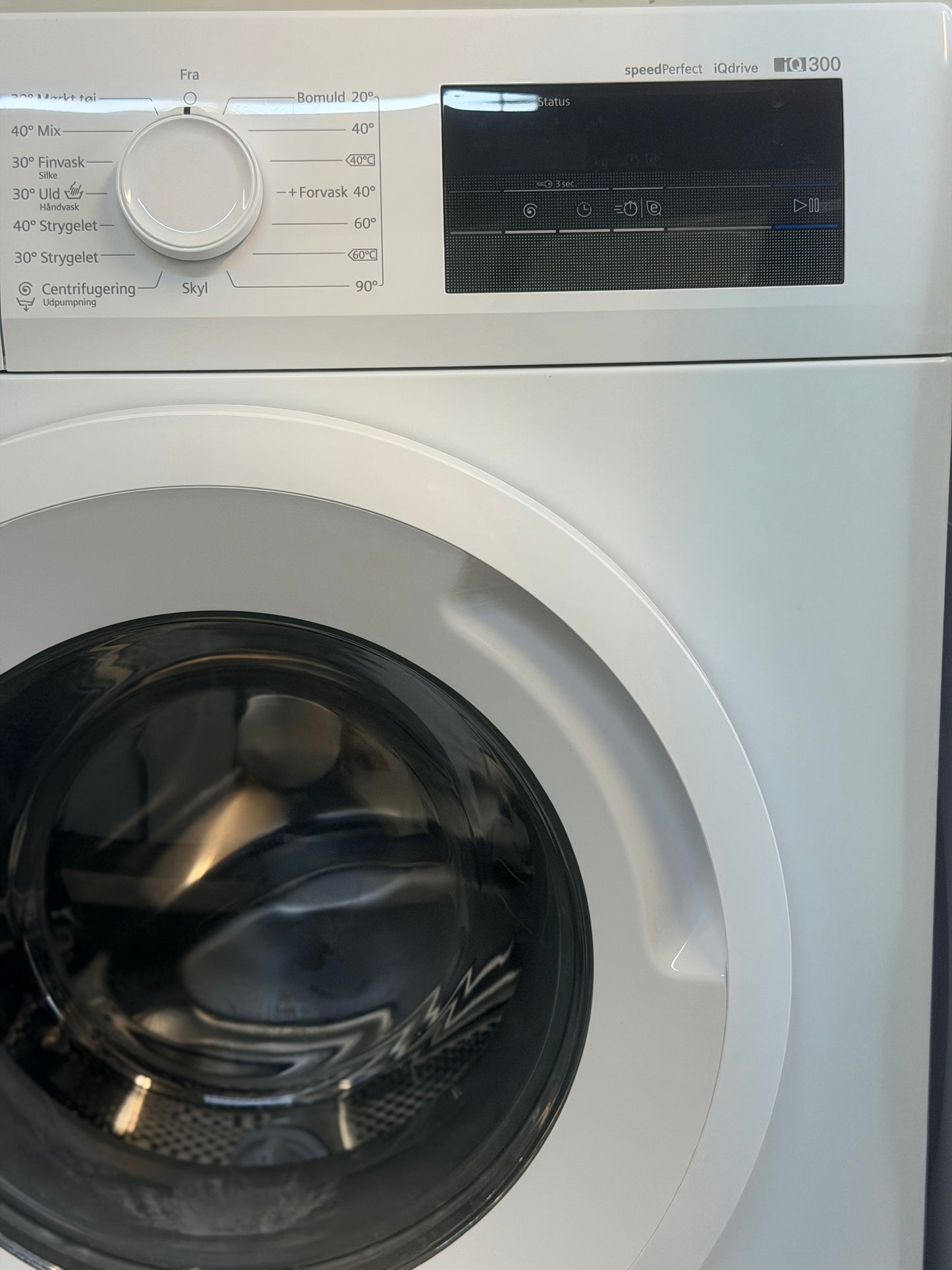 🧺 Siemens iQ300 Tvättmaskin – Kvalitet och effektiv tvättning! 🧺