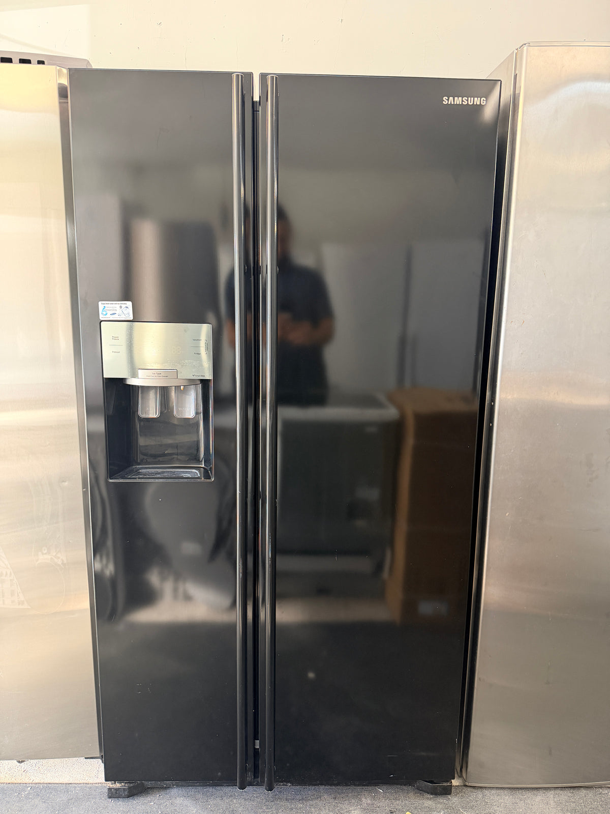 Samsung Side-by-Side kyl/frys med is- och vattenautomat
