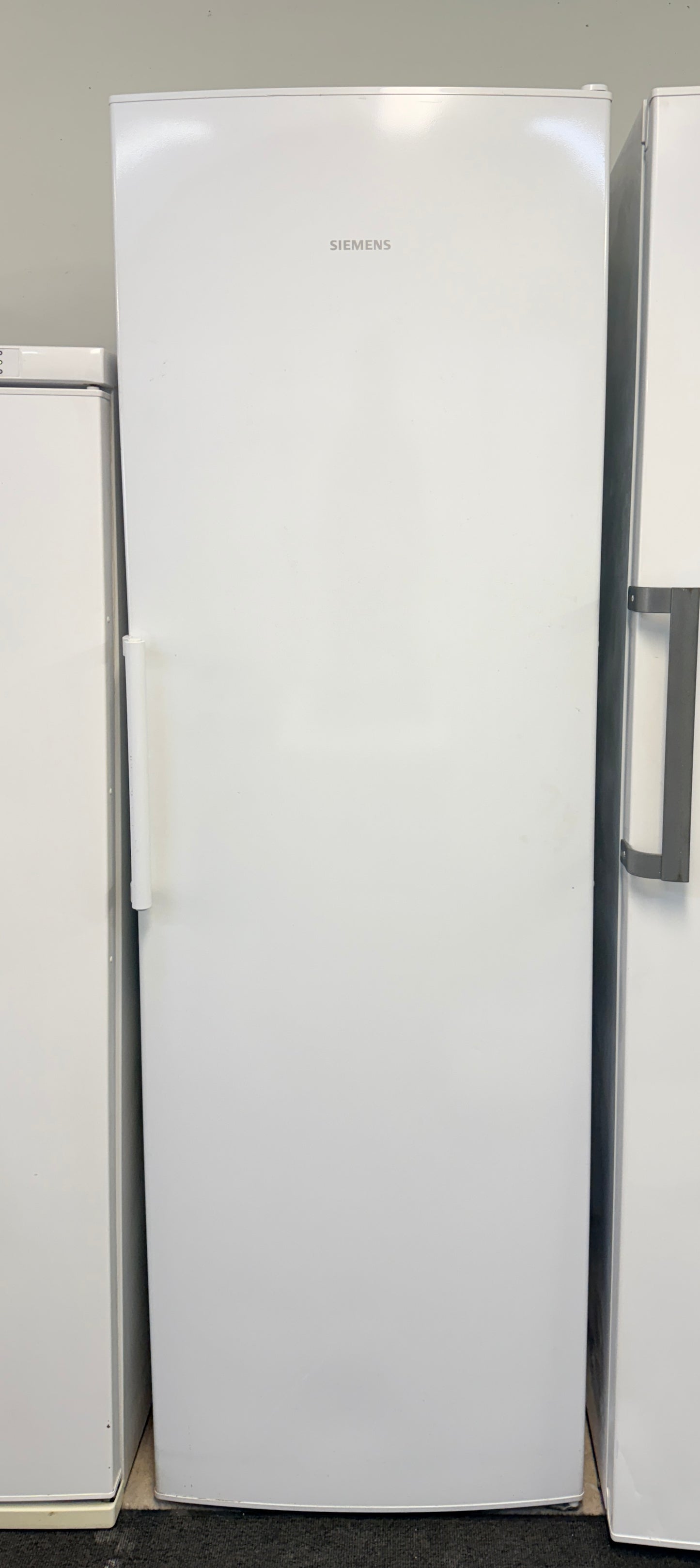 ❄️ Siemens NoFrost frysskåp – 244 liter ❄️