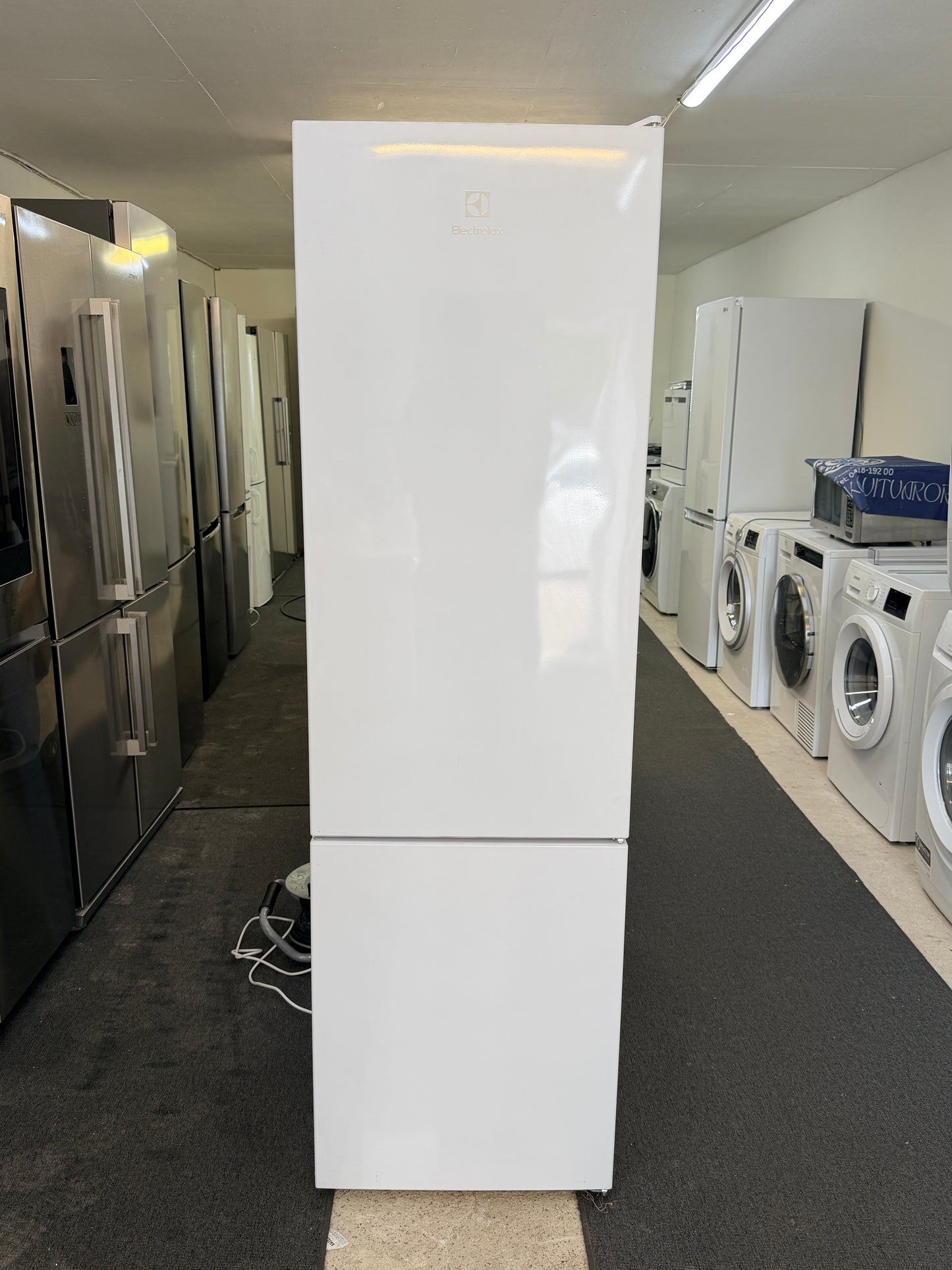 Electrolux LNB3AF26W0 – Rymlig kyl/frys med LowFrost