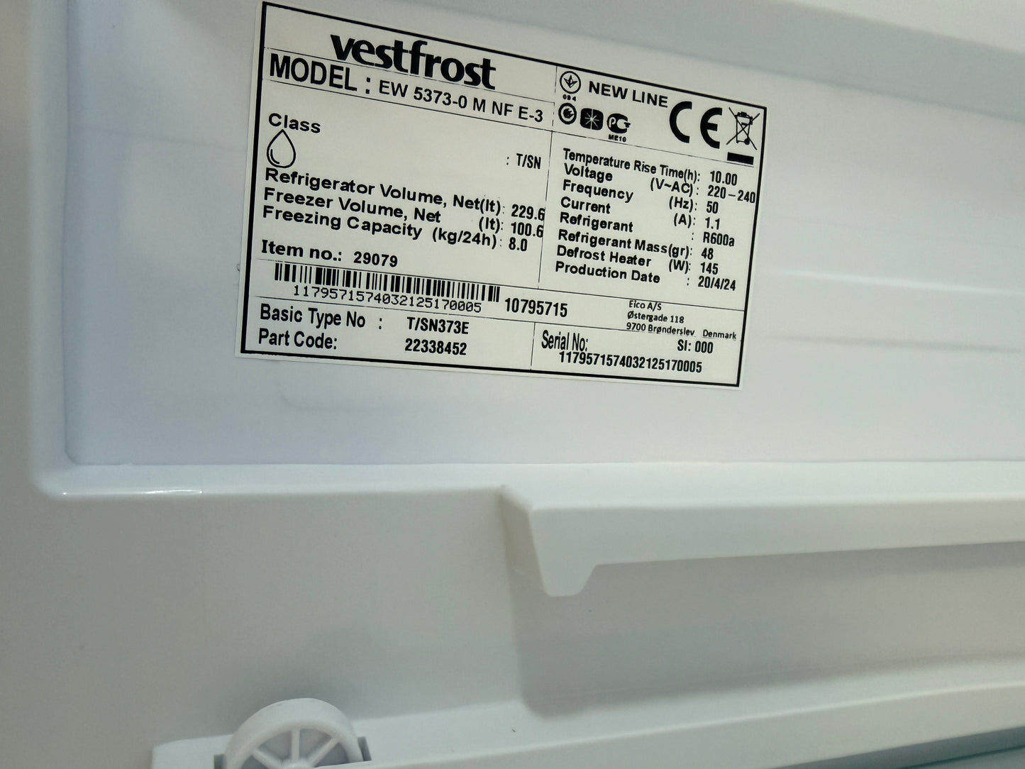 ❄️ Vestfrost Kyl/Frys NoFrost – Kvalitet och smart förvaring! ❄️