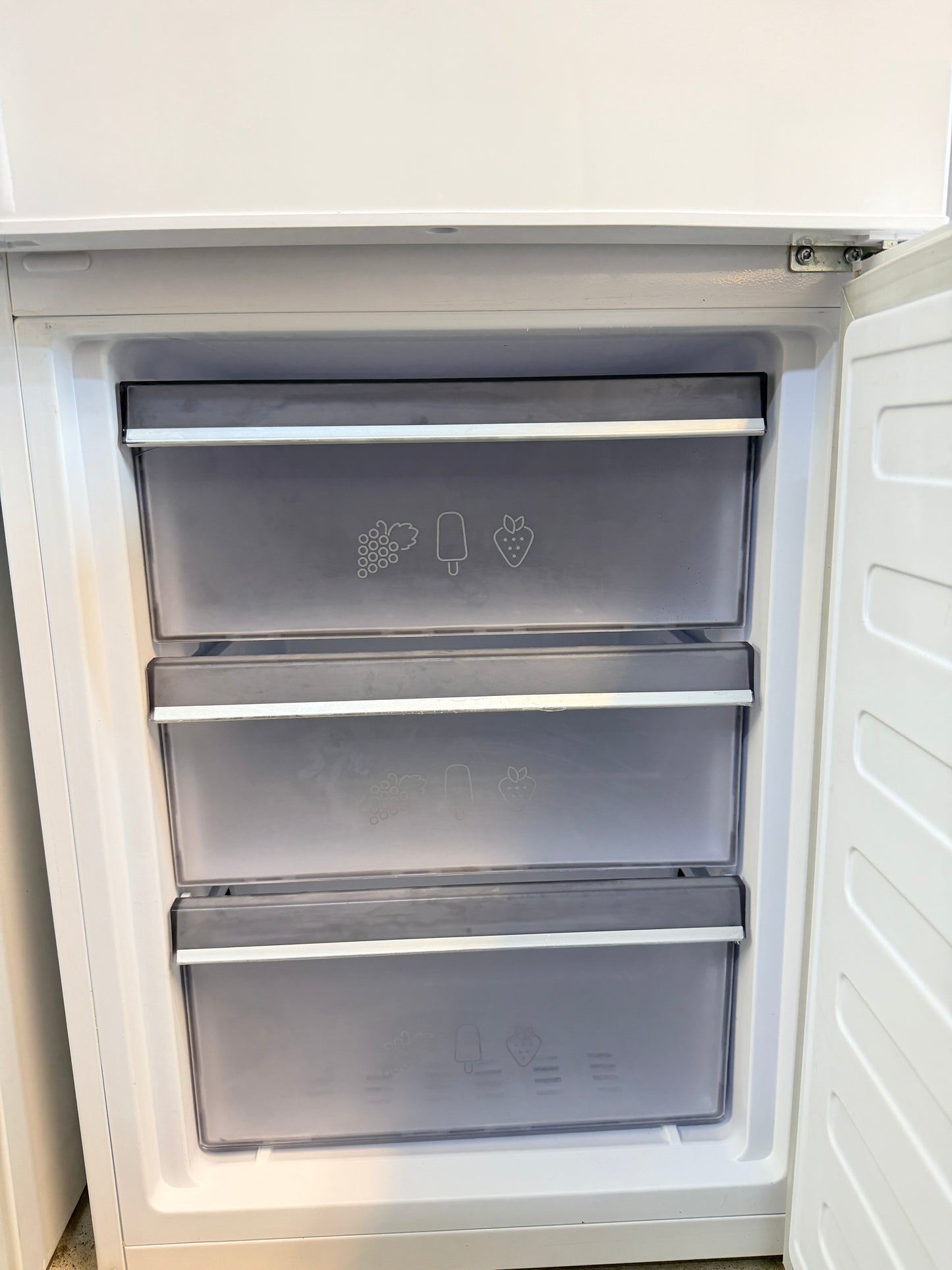 ❄️ Blomberg kyl/frys – smal modell, endast 54 cm bred! ❄️