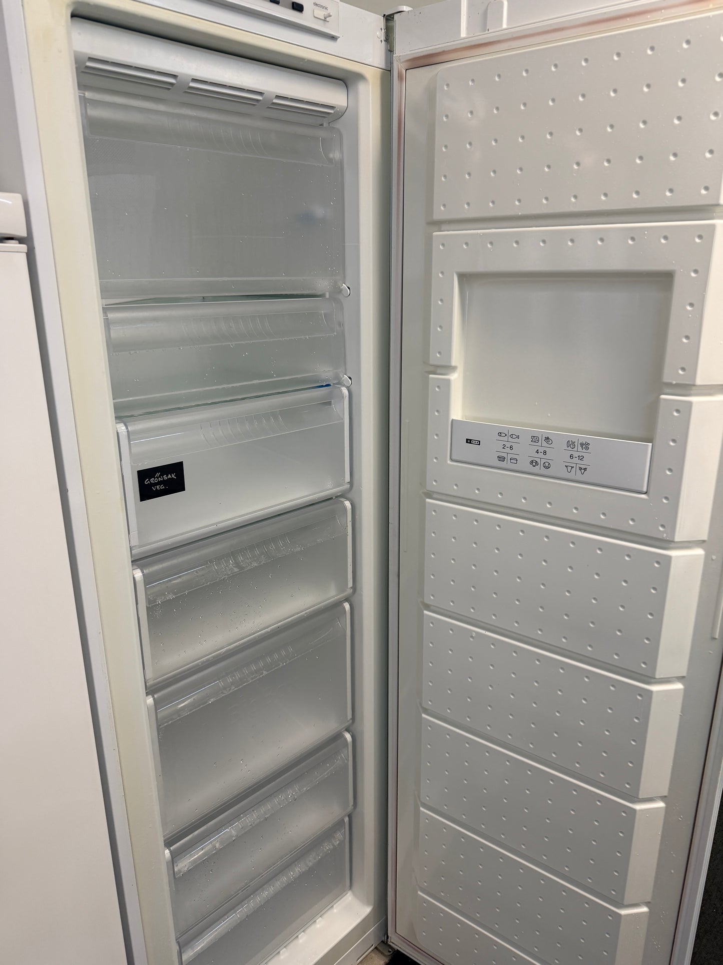❄️ Siemens NoFrost frysskåp – 244 liter ❄️