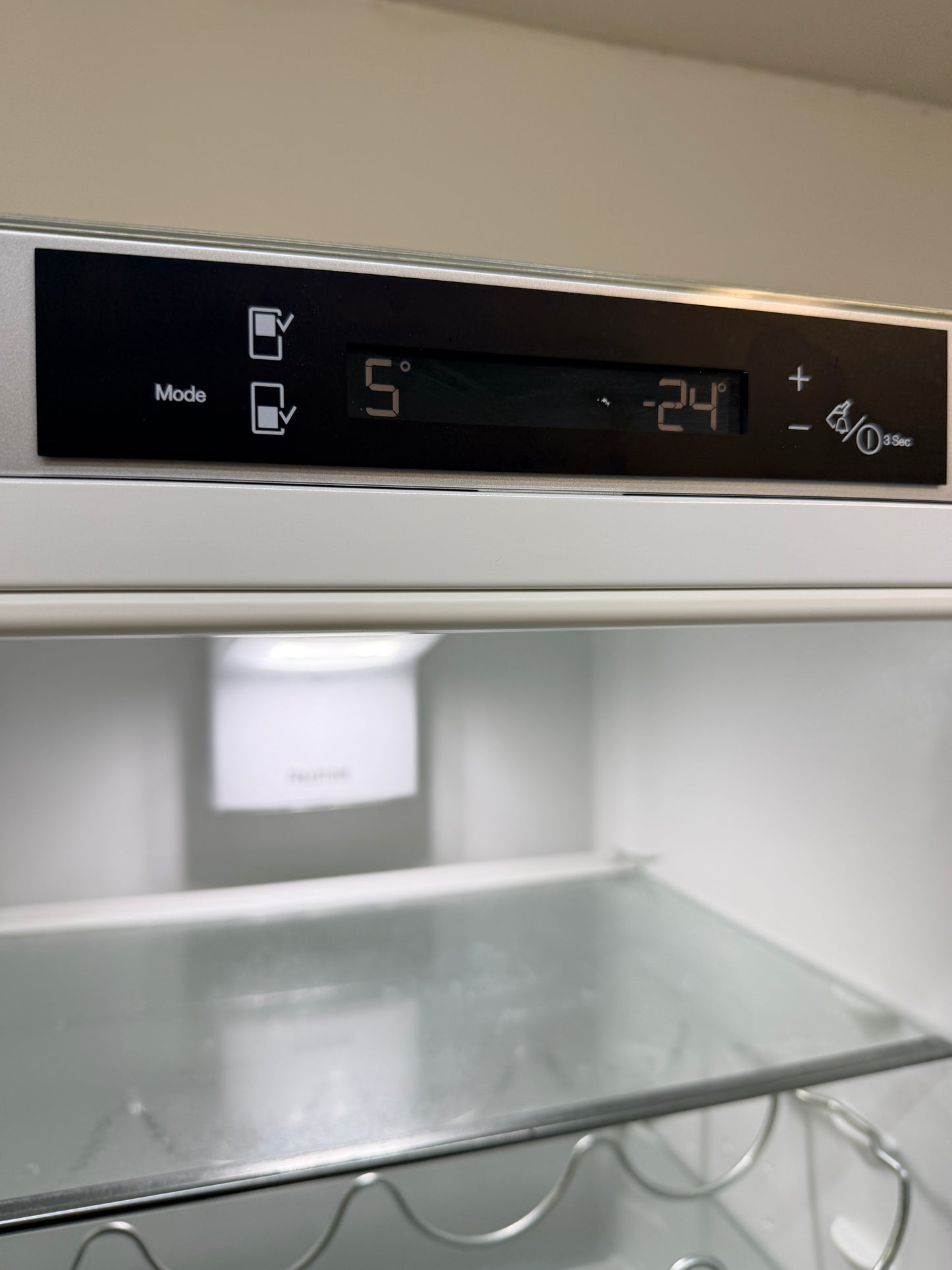 ❄️ Electrolux kyl/frys med No Frost – rymlig och energieffektiv!