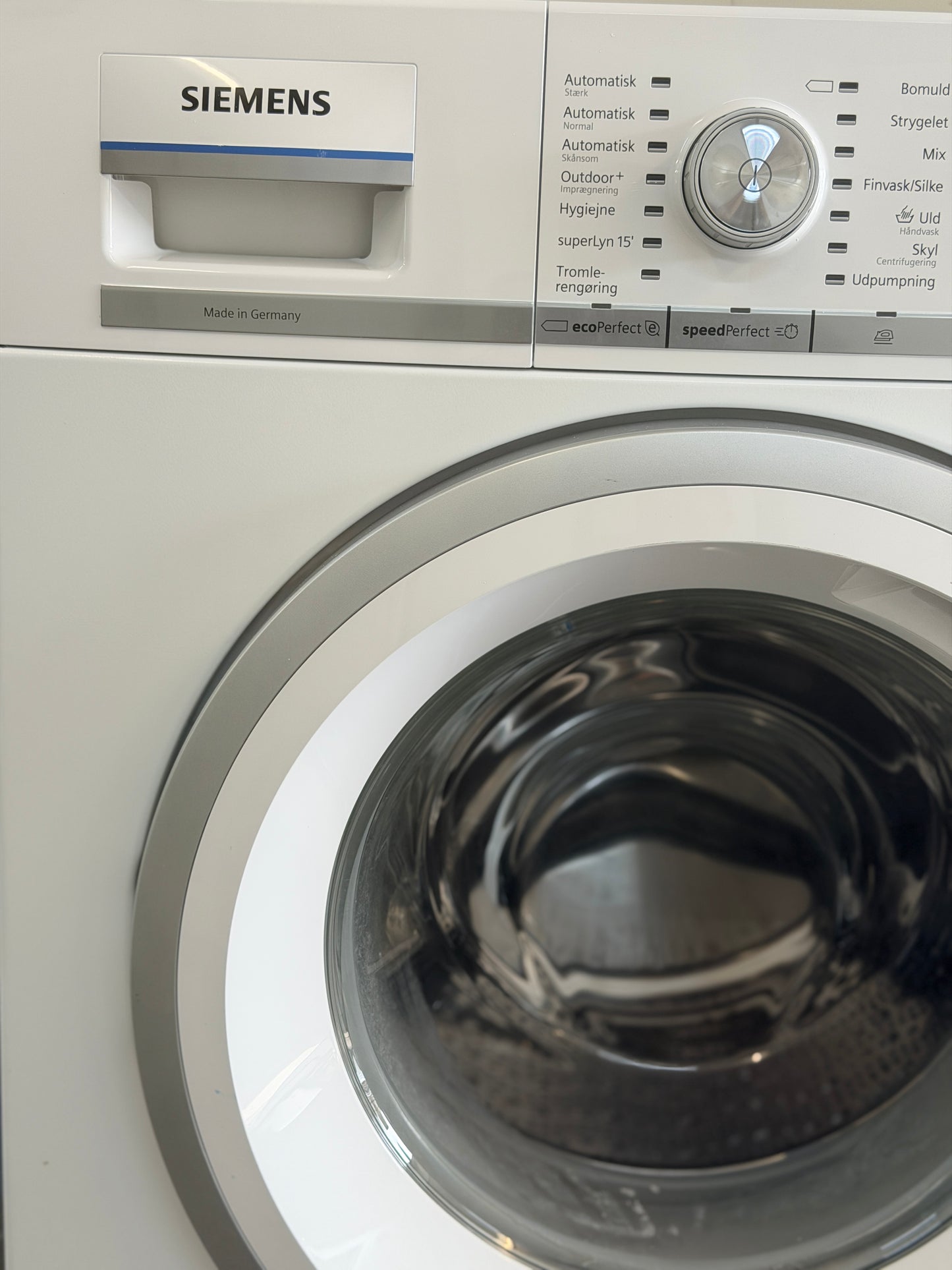 Siemens iQ700 Tvättmaskin med i-Dos – Premium kvalitet och smart teknik! 🧺