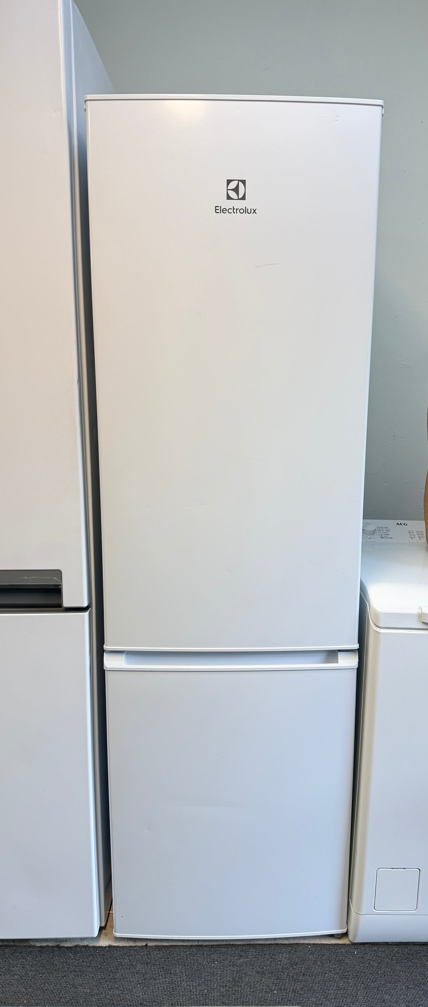 ❄️ Electrolux kyl/frys – smidig modell endast 54,5 cm bred! ❄️
