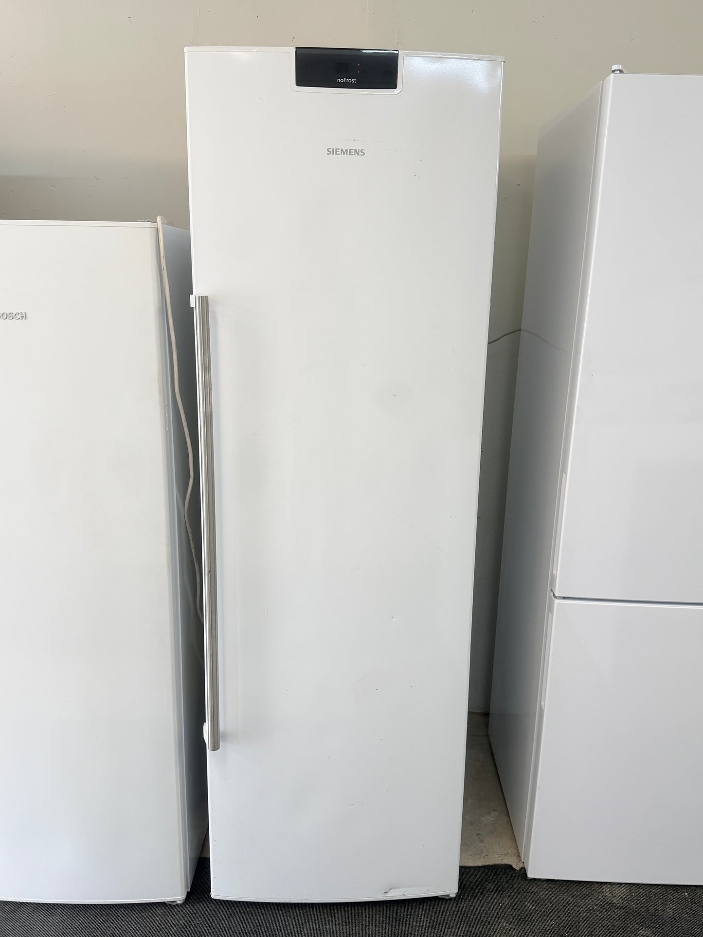 ❄️ Siemens NoFrost Frys – Rymlig och pålitlig kvalitet! ❄️