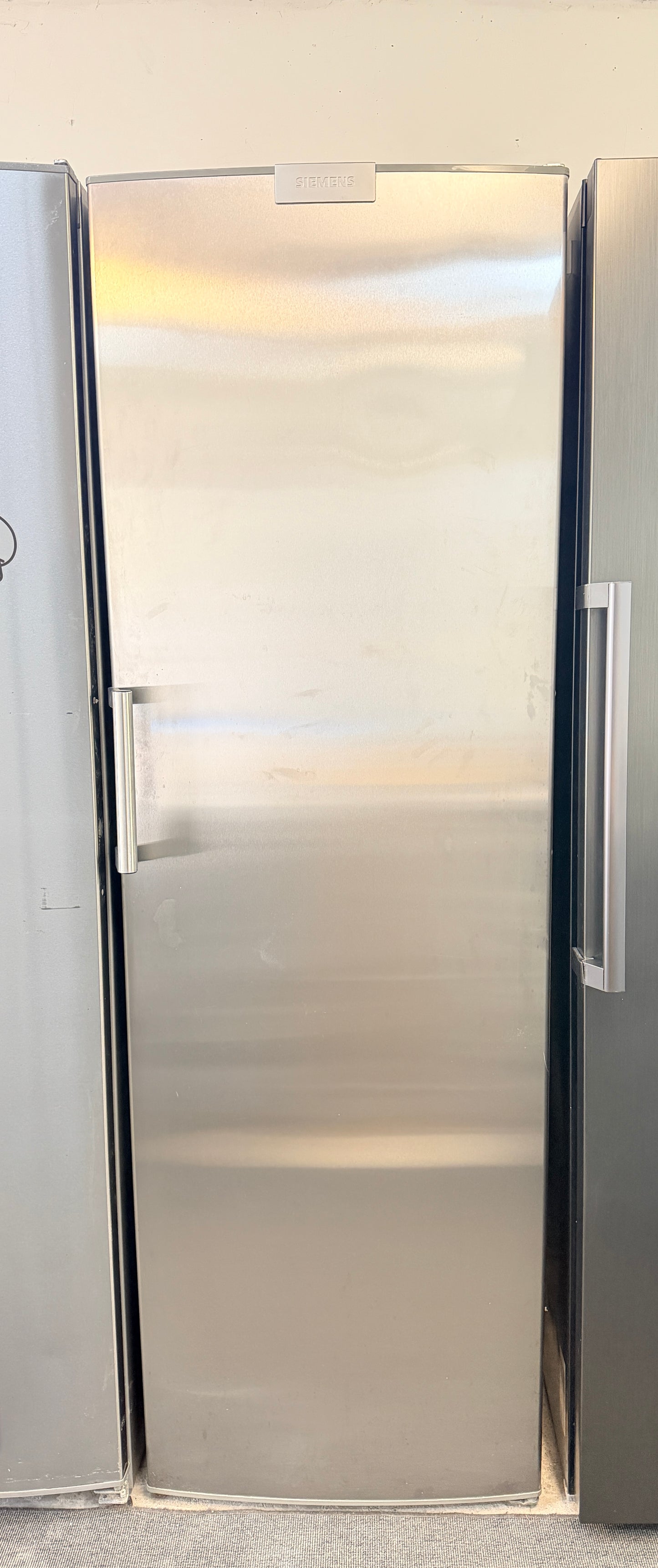 ❄️ Siemens NoFrost frysskåp i rostfritt – 247 liter ❄️