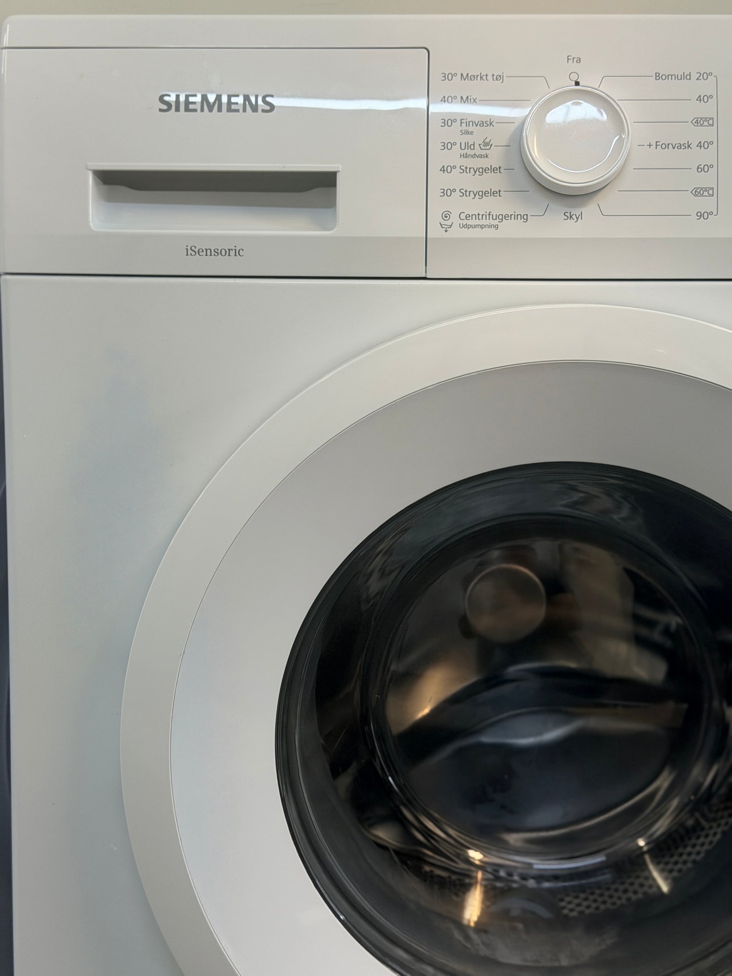 🧺 Siemens iQ300 Tvättmaskin – Kvalitet och effektiv tvättning! 🧺