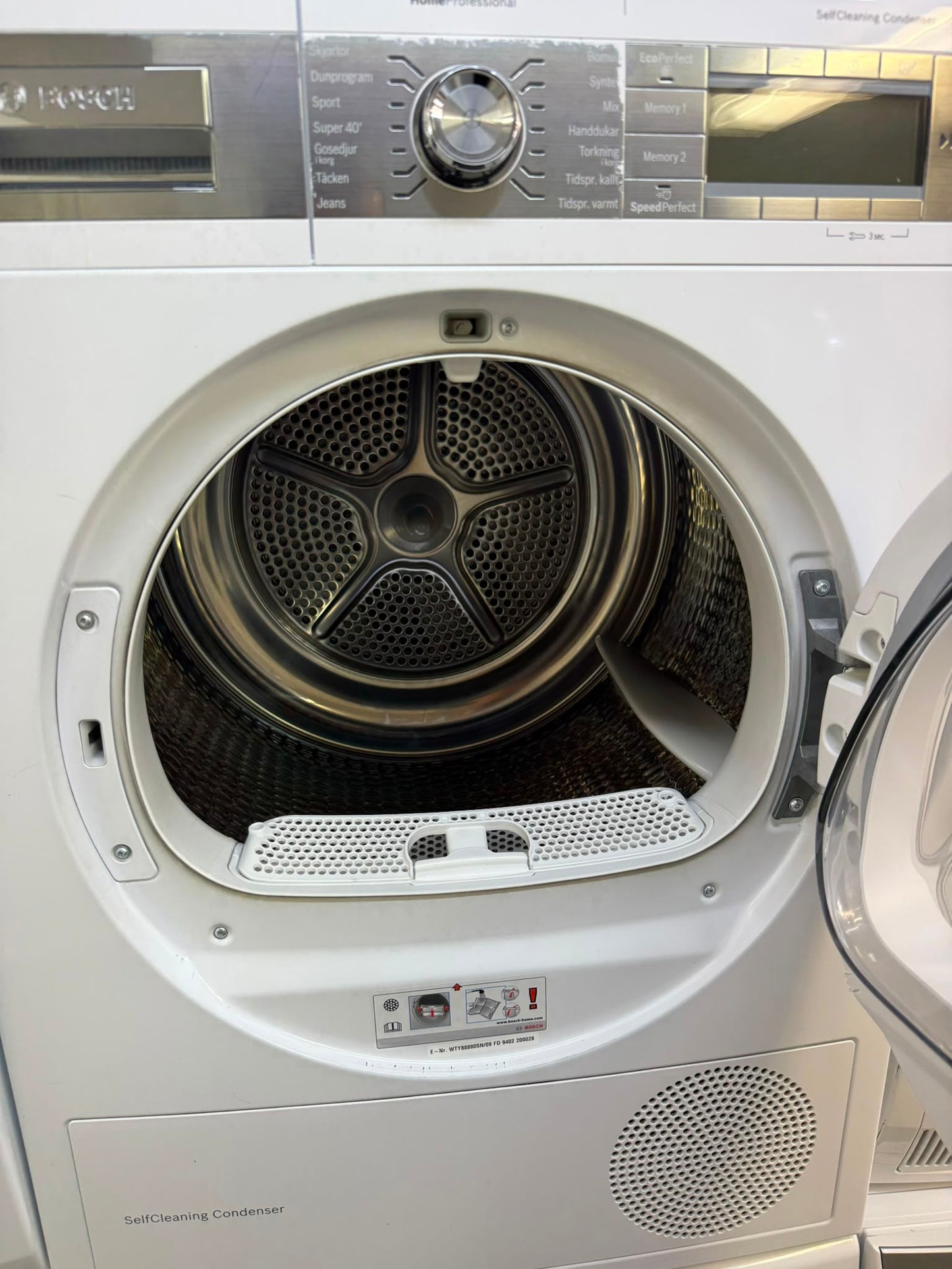 🌟 Bosch Värmepumpstorktumlare 8 kg – Modell WTY88880SN 🌟