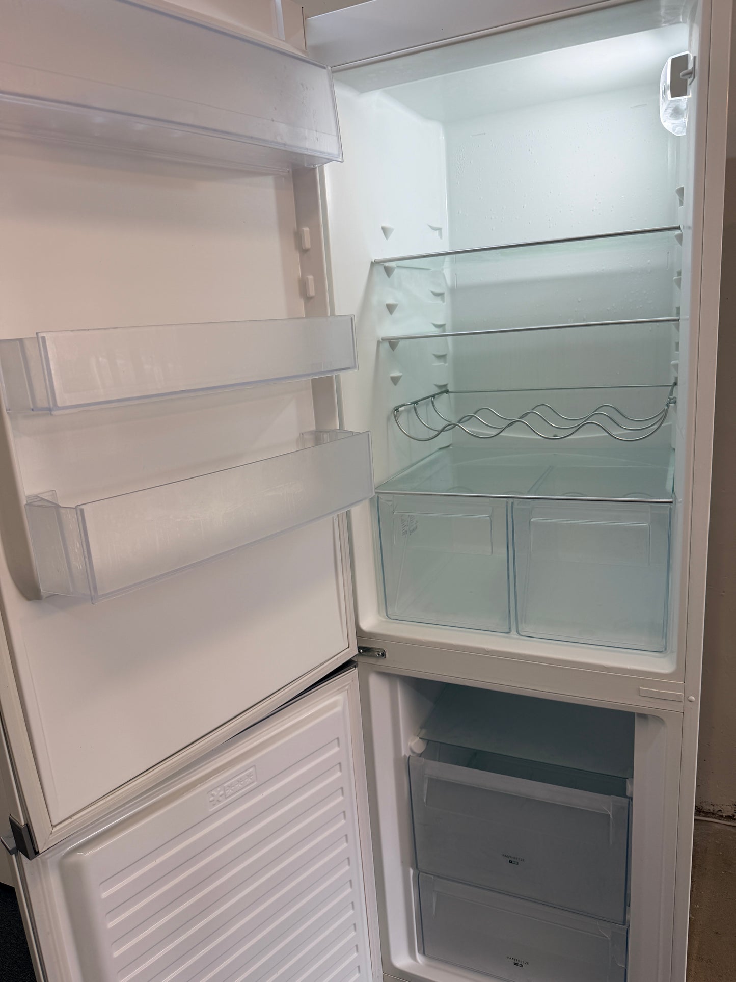 ❄️ Rymlig Electrolux kyl/frys med ColdSense och LowFrost!