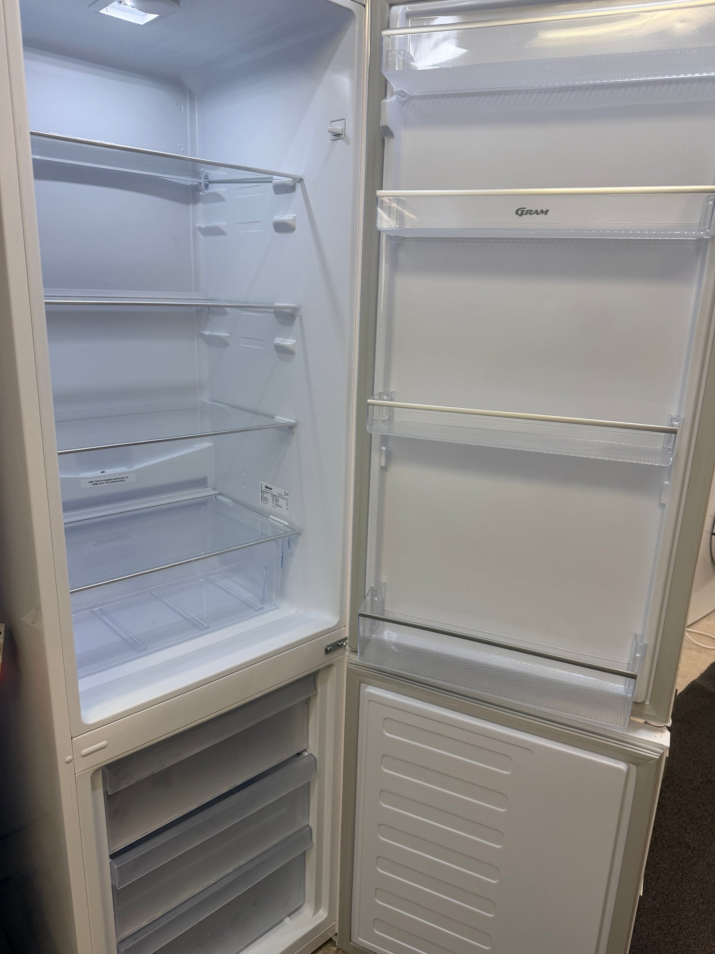 Gram kombi kylskåp (55 cm bred)