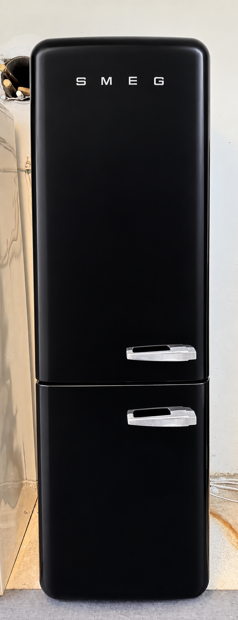 ✨ SMEG RETRO KYL/FRYS – SVART ✨