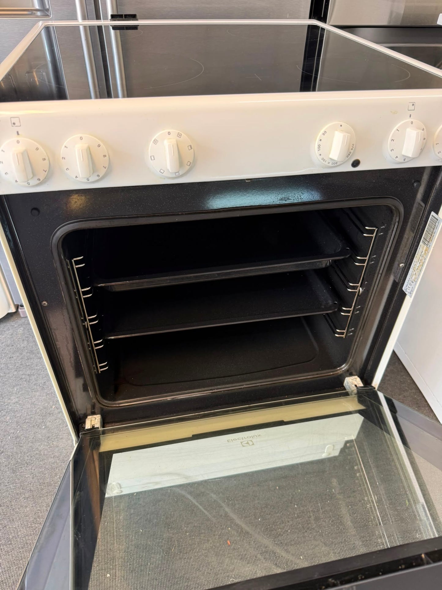 🍳 Electrolux Spis med Glaskeramikhäll – Kvalitet för det moderna köket!