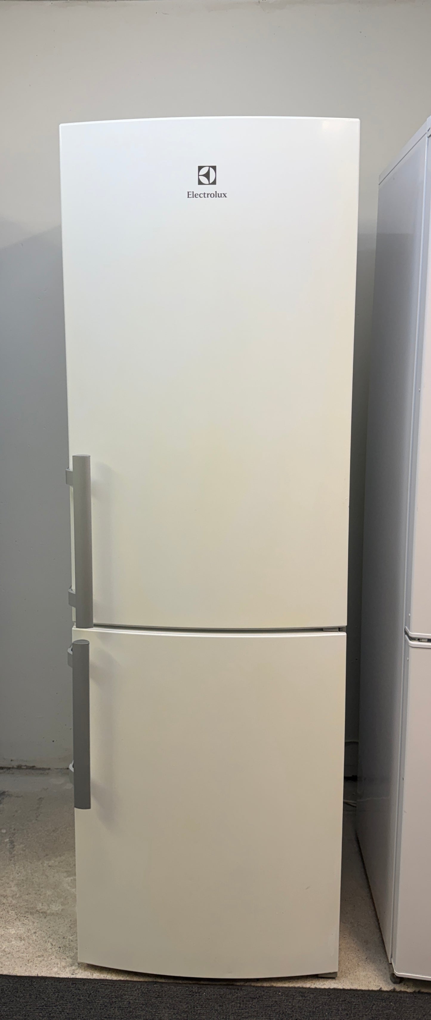 ❄️ Electrolux kyl/frys med No Frost – rymlig och energieffektiv!