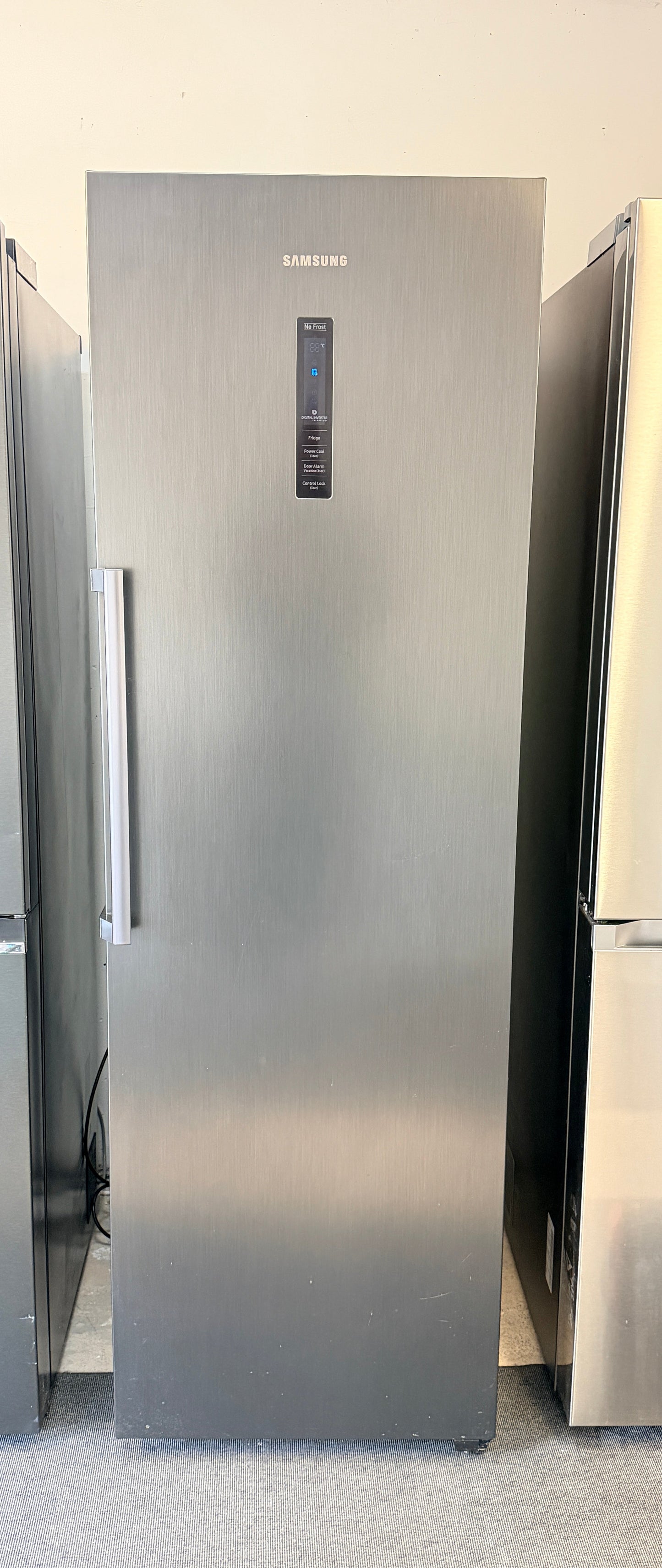 Samsung RR40M7565B1 – Stilrent Svart Premium Kylskåp 385 L – No Frost – Perfekt Skick