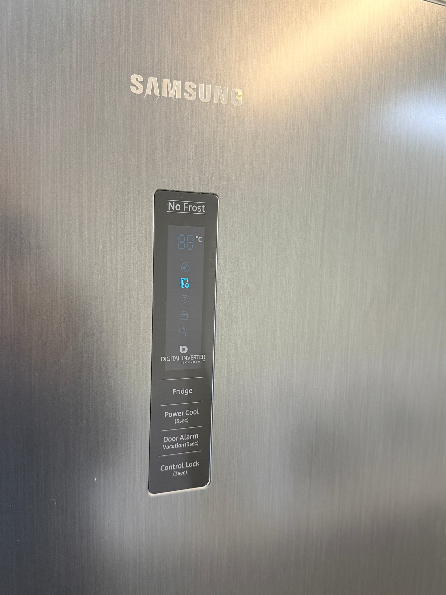 Samsung RR40M7565B1 – Stilrent Svart Premium Kylskåp 385 L – No Frost – Perfekt Skick